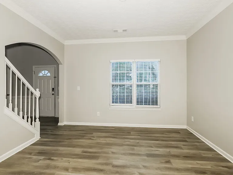 135 Greenland Dr — Photo 4