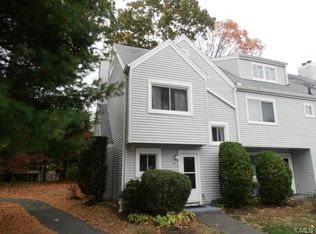 61 Country Pl, Shelton, CT 06484