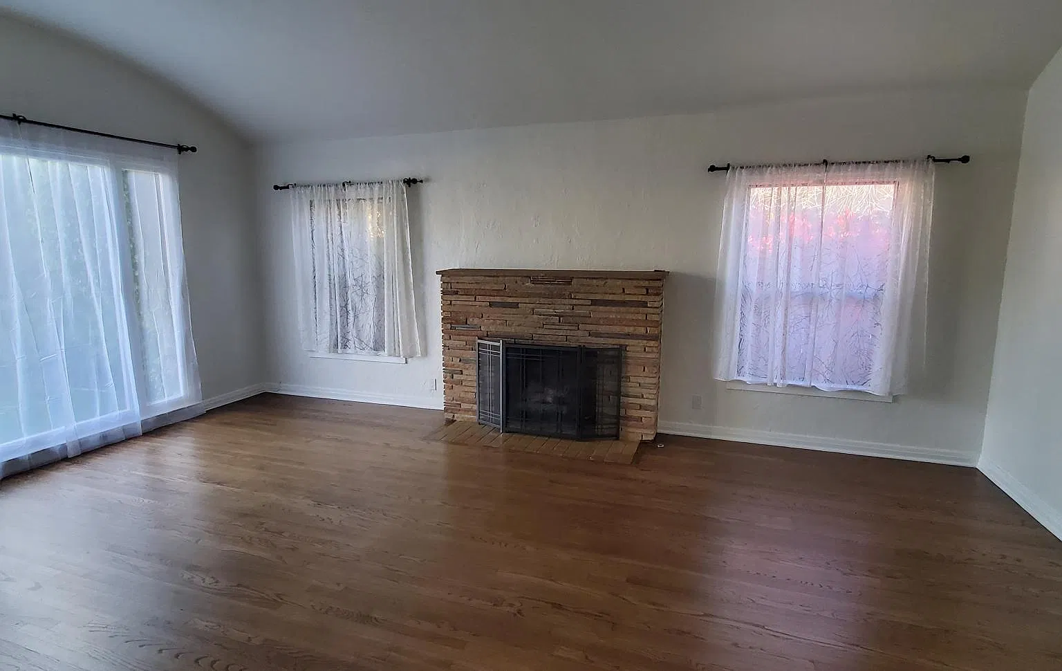 429 N Croft Avenue — Photo 4
