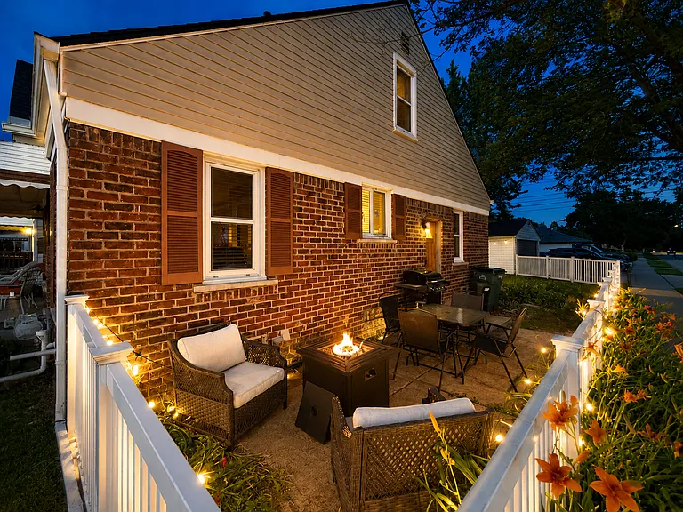 1089 Cambridge Rd — Photo 15