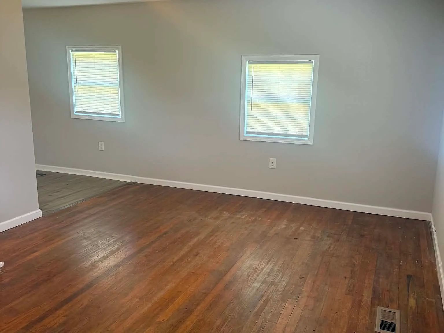 2 bed, 950 sqft, $775 — Photo 2