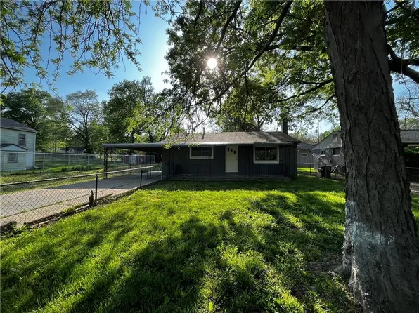 312 Clark Ave, Bonner Springs, KS 66012