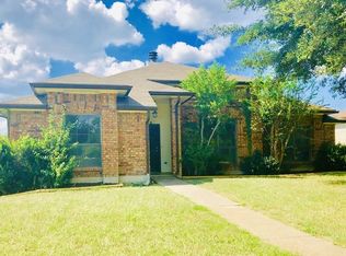 929 Creekview Dr, Mesquite, TX 75181