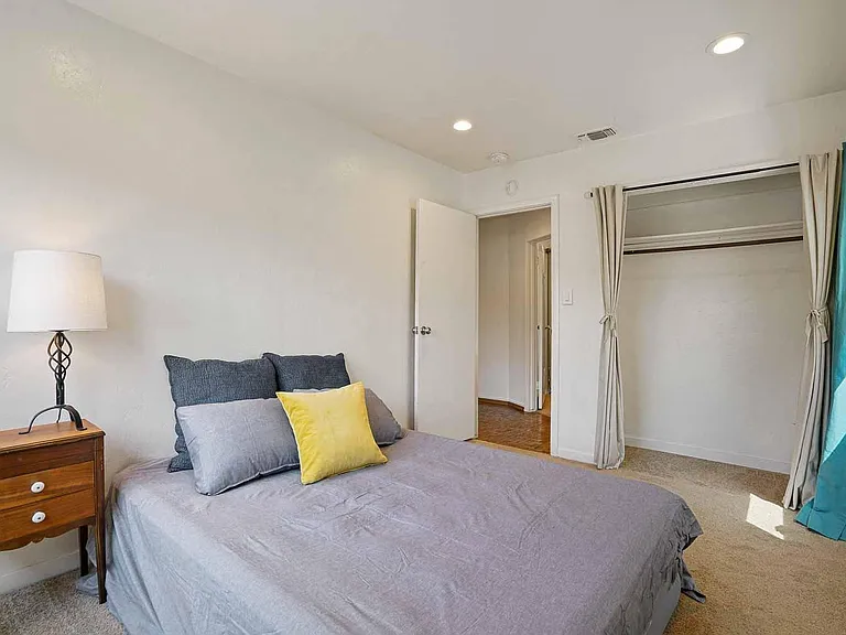 832 Eureka Ave — Photo 16