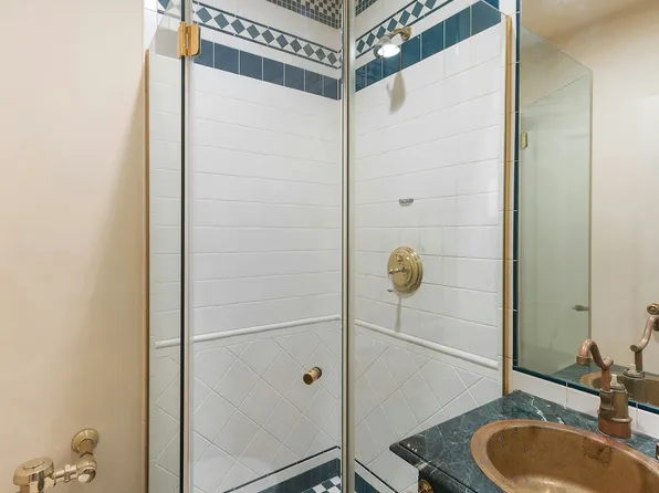 435 East 52nd Street image 12 of 12