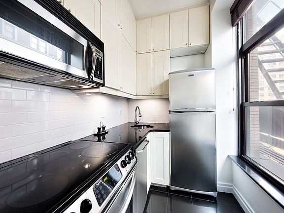 5th image of 55 E 65th St APT 4E