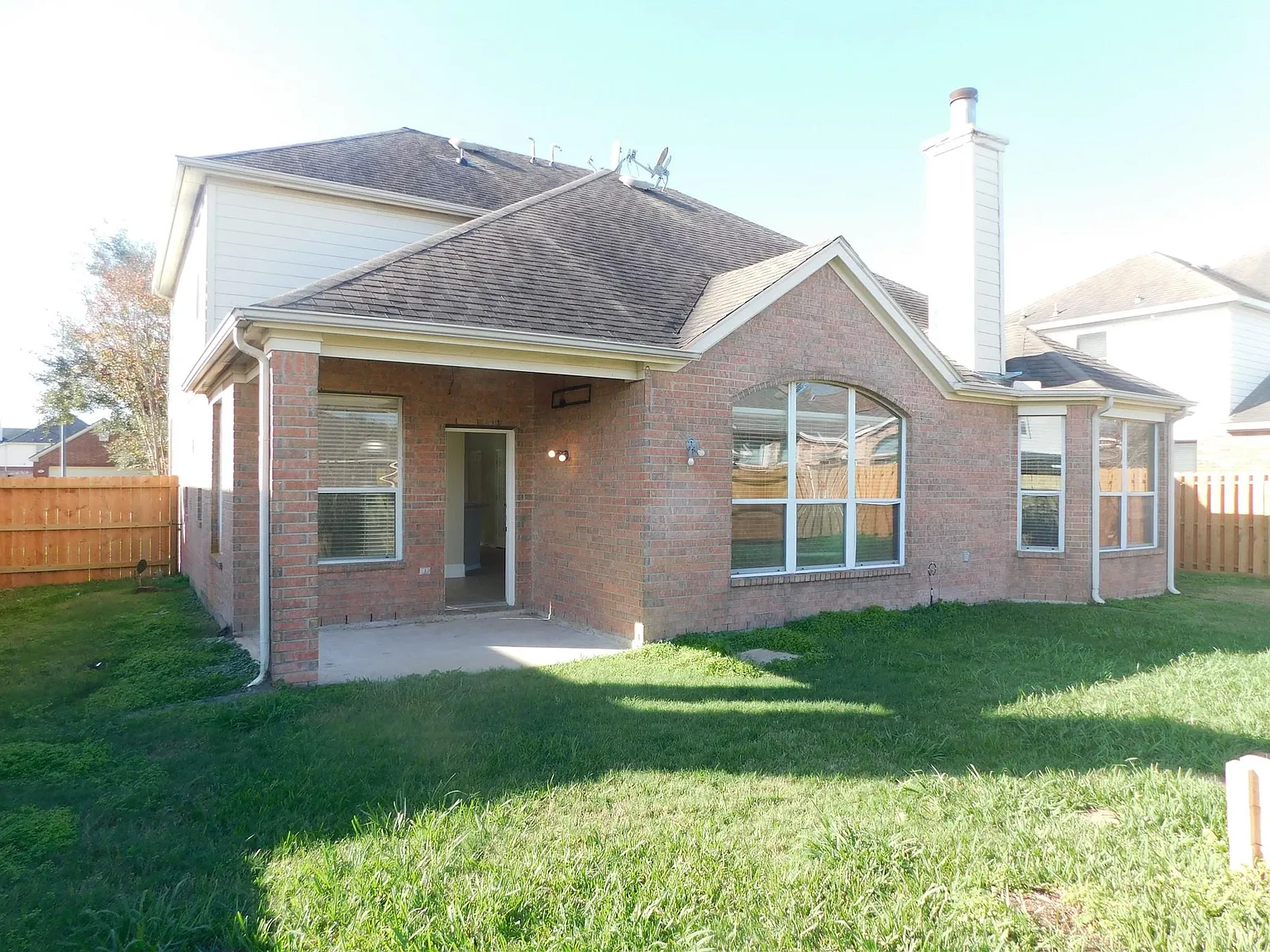 4 bed, 2.5 bath, 2554 sqft, $2,600 — Photo 4