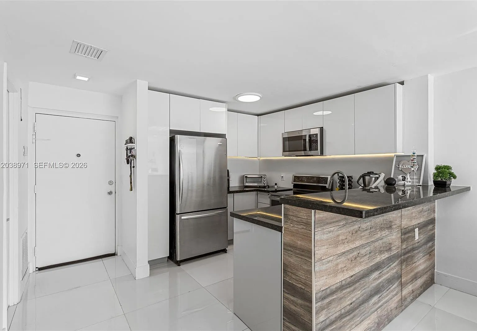 Clinton Condo — Photo 1