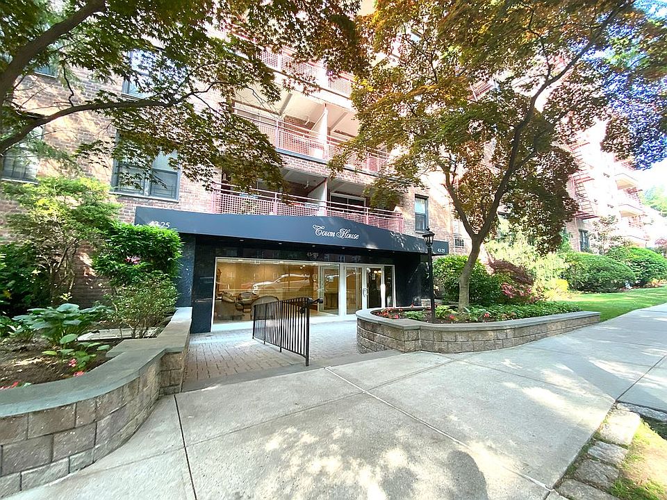 1st image of 43-25 Douglaston Pkwy APT 1C