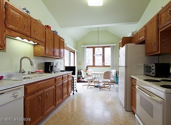 3rd image of 13544 S Laramie Ave