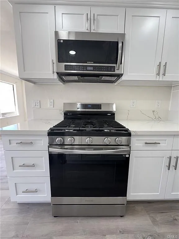 3 bed, 1.0 bath, 867 sqft, $3,100 — Photo 4