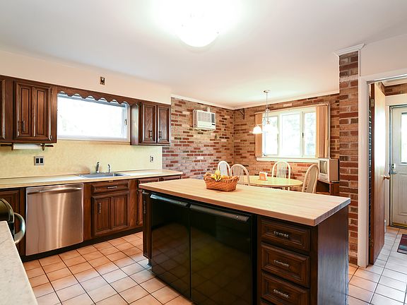 4th image of 62 Preston Ave