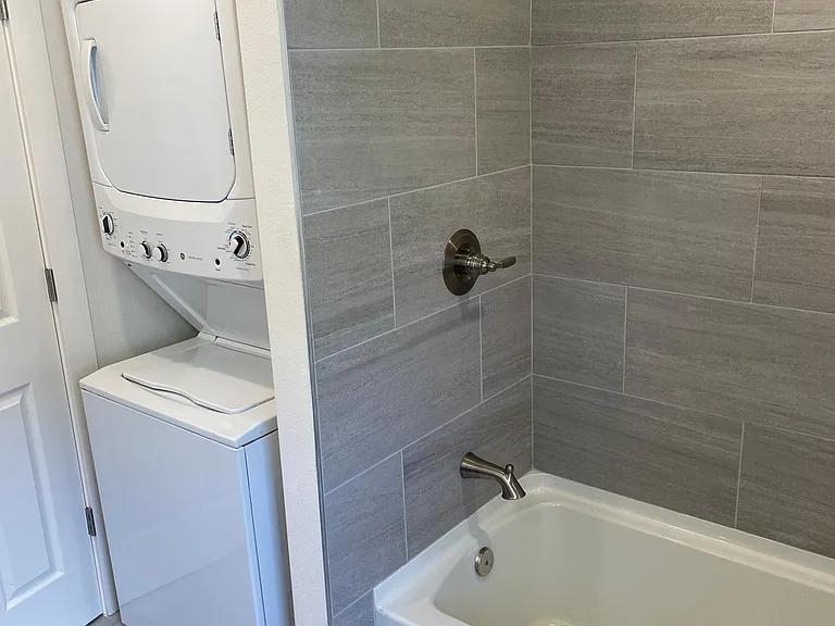 232 W Ash St — Photo 10