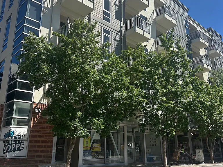 440 Walnut St #402 — Photo 35