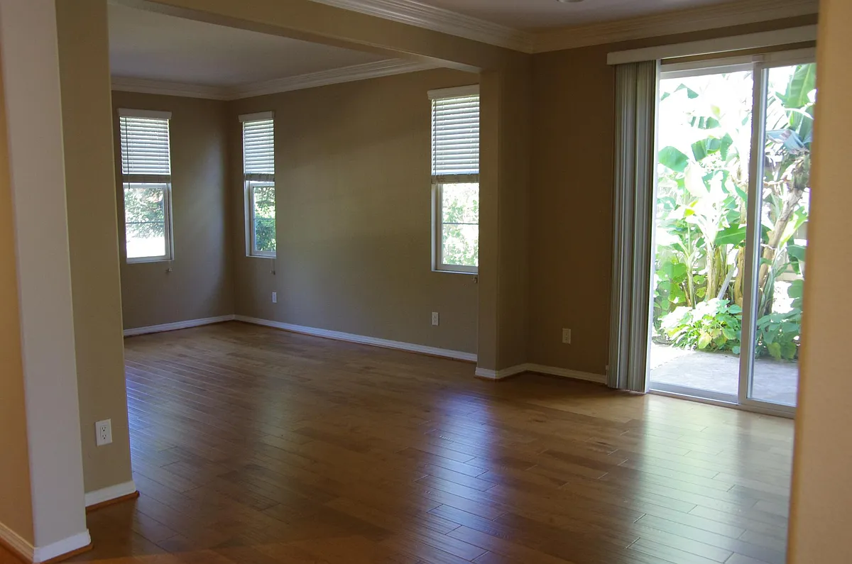 Building Photo - 15881 Paseo Del Sur
