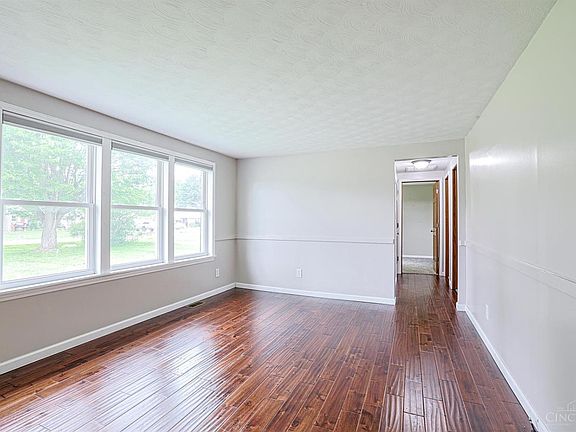 4th image of 7419 Willow Dr
