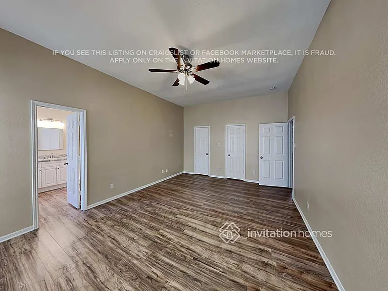 1046 Essex Dr — Photo 9