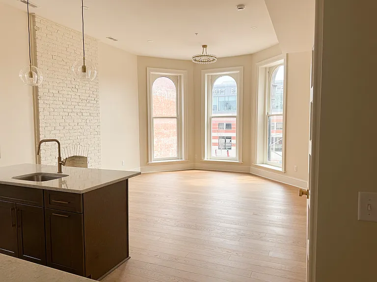 884 Main St #3 — Photo 1