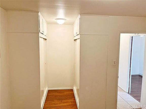 4th image of 21006 Henrietta St #E