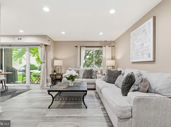 2907 Charing Cross Rd #9/3, Falls Church, VA 22042