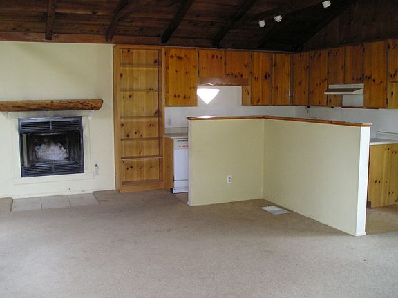 2nd image of 562 S 3rd St