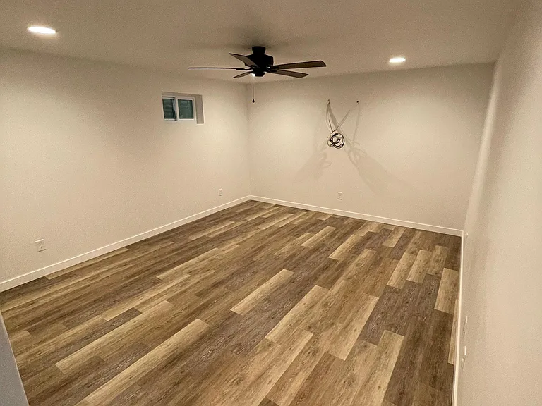 345 W 600 N — Photo 9