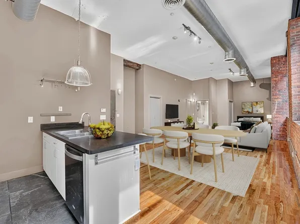 13 Willow St APT 205, Lynn, MA 01901
