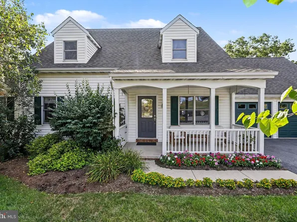 519 Colonial Crescent Dr, Lititz, PA 17543