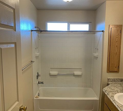 Bathroom with Tub/Shower combo