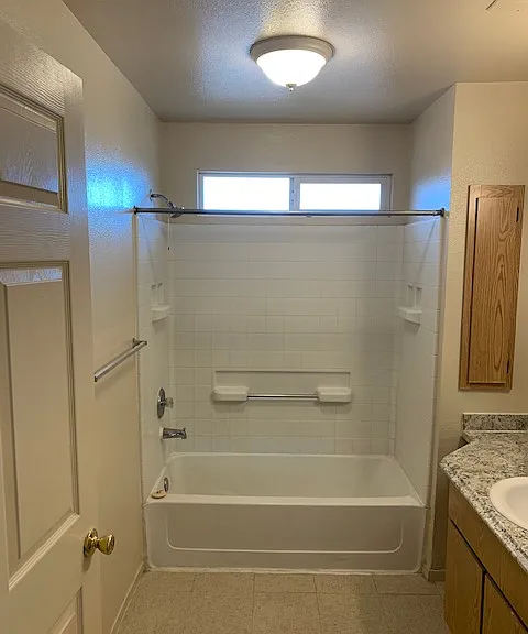 Bathroom with Tub/Shower combo