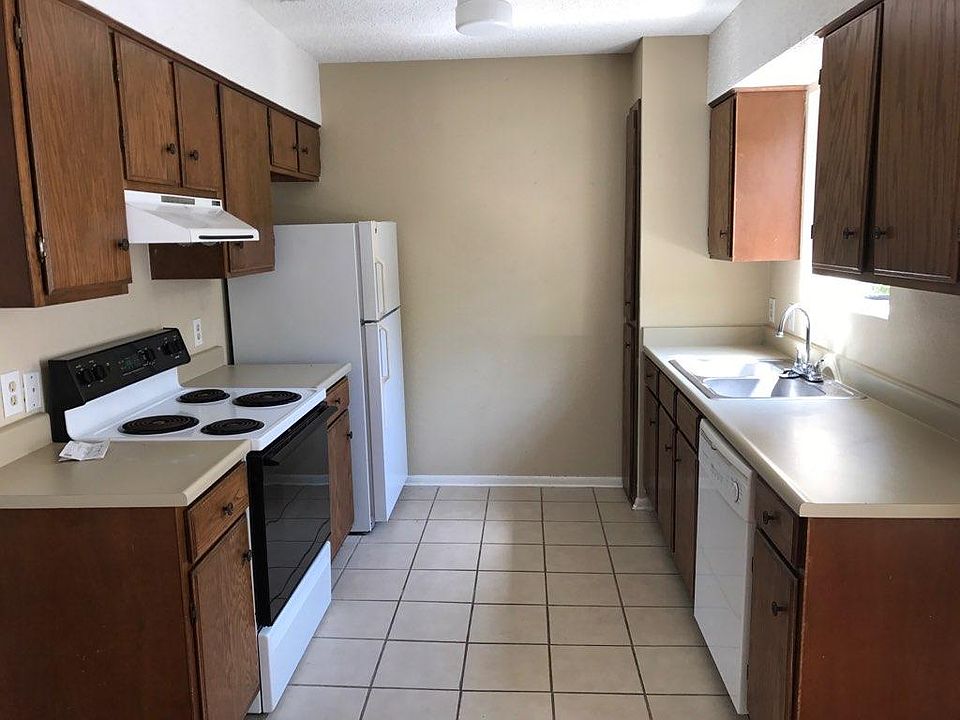 1st image of 102 Primera Dr APT 4