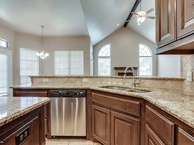 3341 Heritage Green Cir — Photo 22