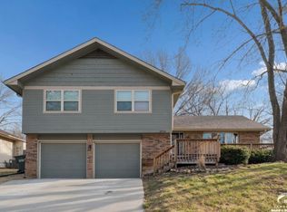 2916 Rimrock Dr, Lawrence, KS 66047