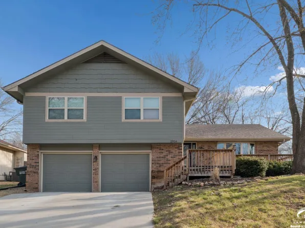 2916 Rimrock Dr, Lawrence, KS 66047