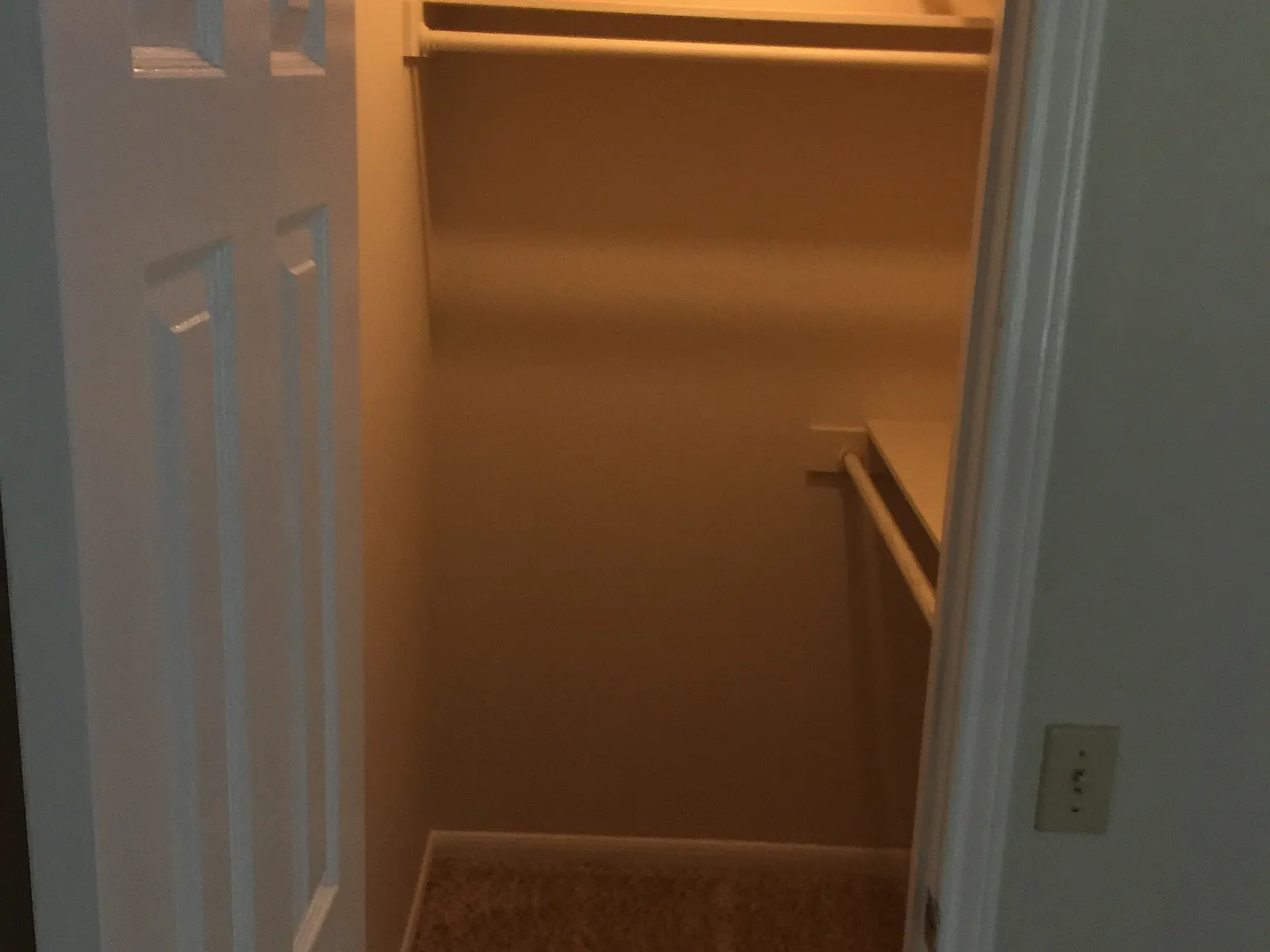 2400 Southland Dr — Photo 2