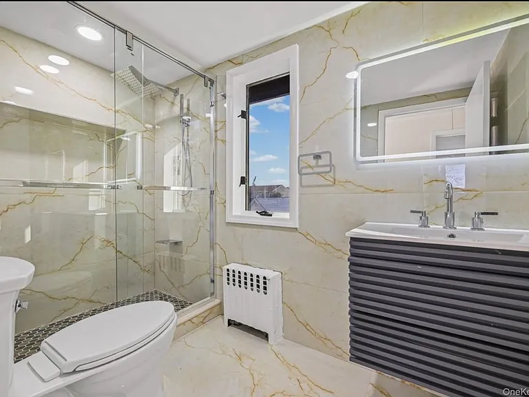 130 Gordon Pl — Photo 3