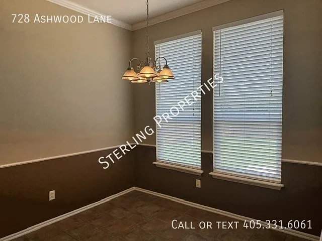 728 Ashwood Ln — Photo 13