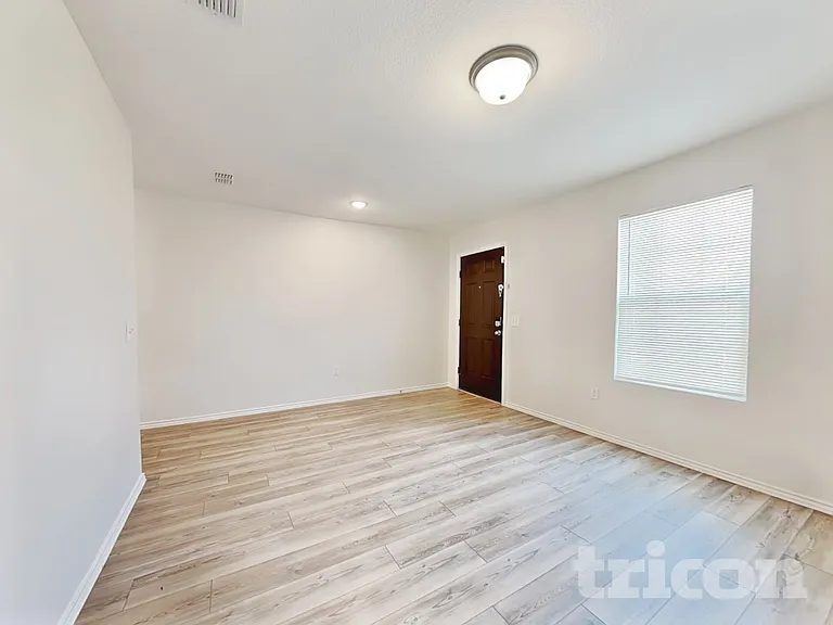 1125 Waggoner Dr — Photo 4