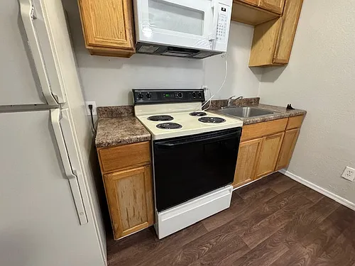 2238 E Taylor St Photo 1