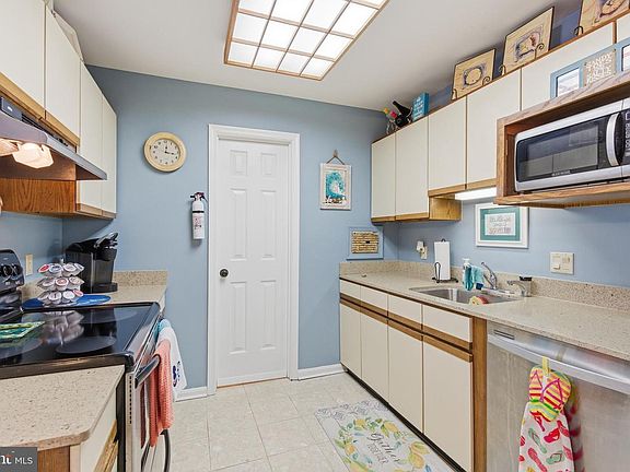 5th image of 105 120th St Unit 202C