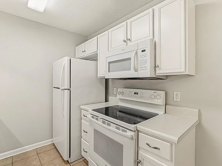 2738 W Tharpe St #405 — Photo 4
