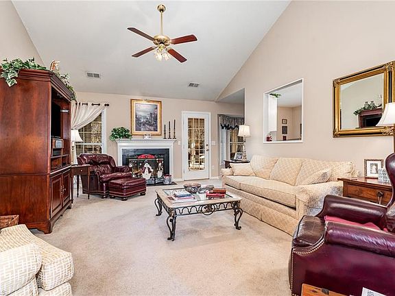5th image of 14 Montford Ct
