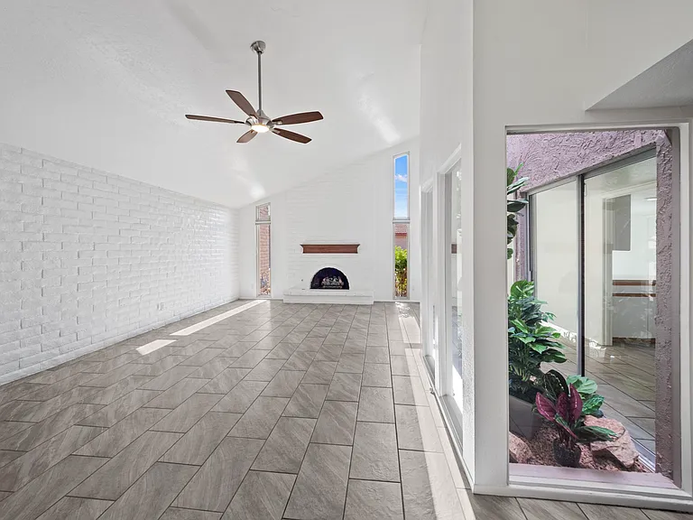 5733 N Camino De Las Estrellas — Photo 8