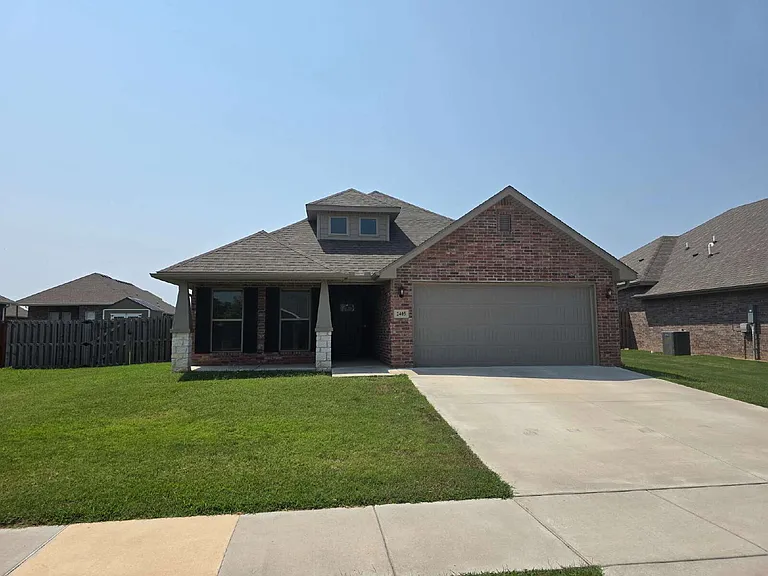 2405 Graham Ln — Photo 1