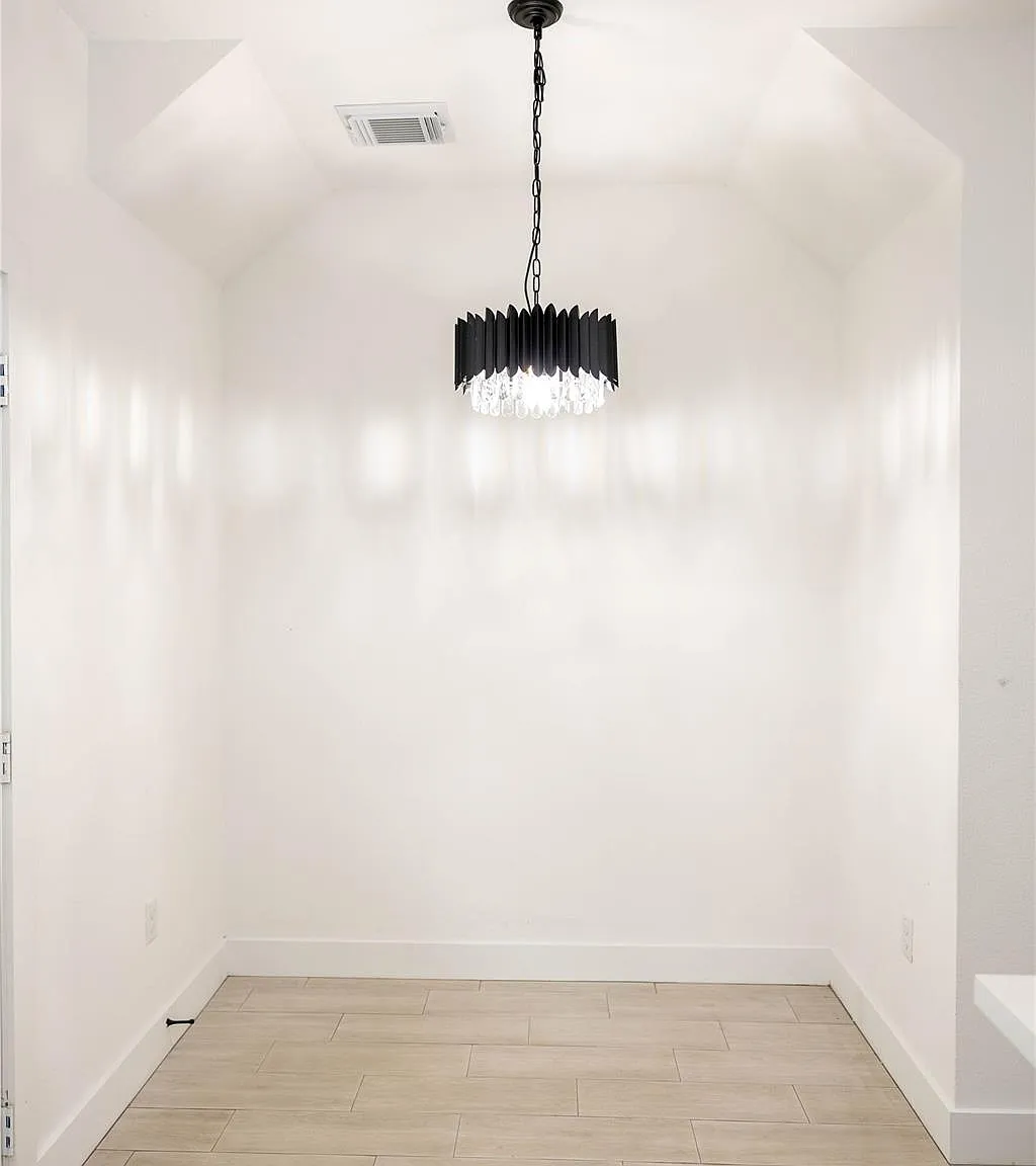3 bed, 2.5 bath, 1256 sqft, $2,200 — Photo 4