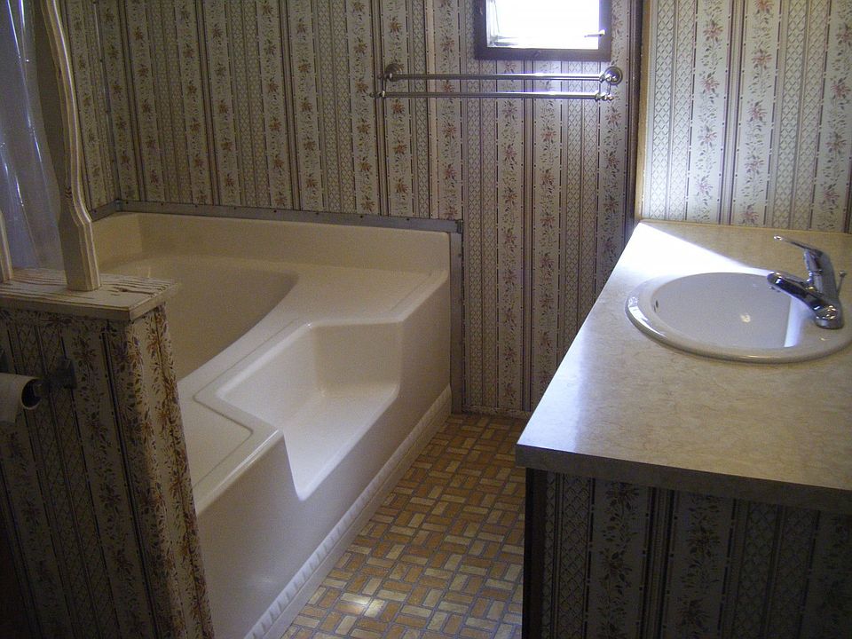 main bath, garden tub