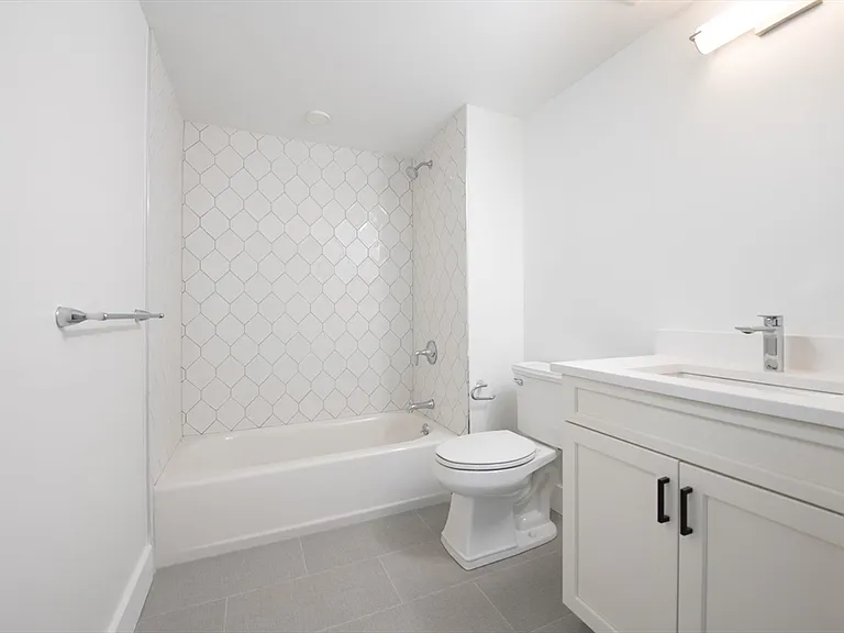 425 Border St #405 — Photo 10