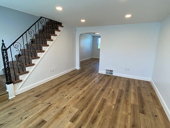 2nd image of 1232 Edgehill Rd