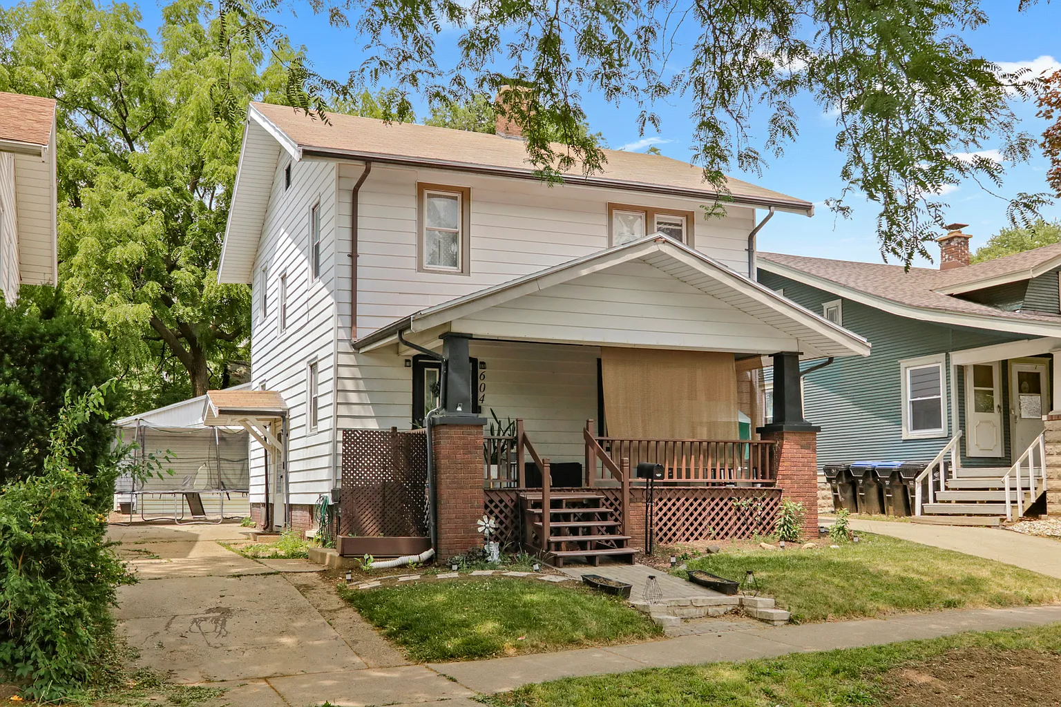 604 Douglas St photo 1