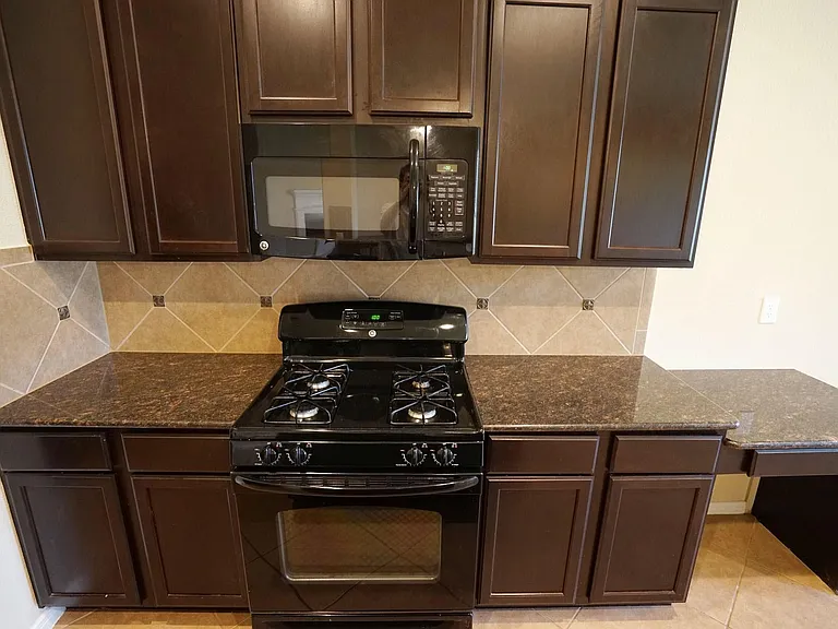 1067 Cedar Lake Ct — Photo 16